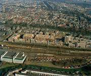 85190 Luchtfoto van de nieuwbouw aan de Arthur van Schendelstraat en omgeving te Utrecht (terrein van het afgebroken ...
